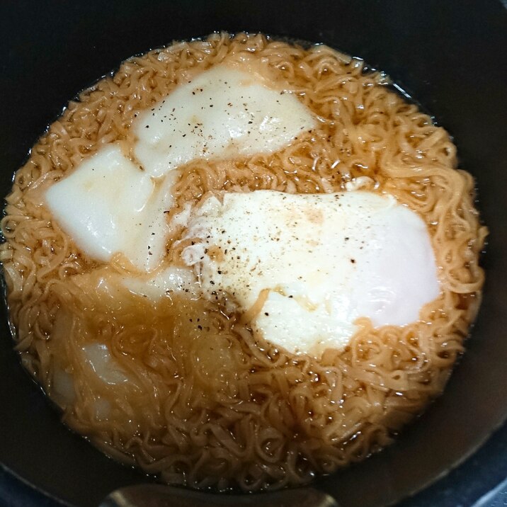 力餅チキンラーメン卵乗せ